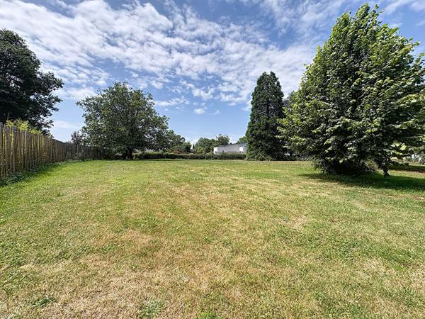 Terrain constructible à VENDRE à MOUZEIL d'une surface de 606 m²