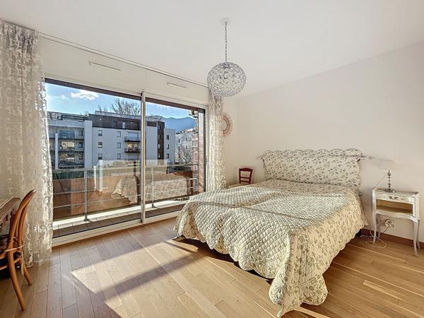 Appartement en duplex avec terrasse et jardinet - 3 pièces - 80 m ² - Proche du lac Aix-les-Bains