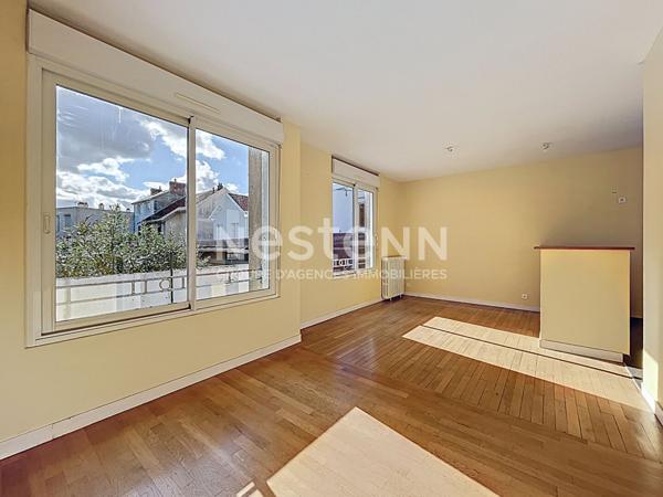 Maison quartier Mairie de Chantenay NANTES - 3 chambres et un bureau, garage et espace extérieur