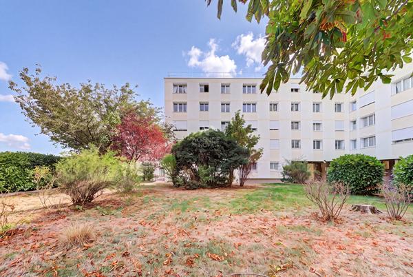 Appartement Saint Germain En Laye 2 pièces 45 m2 232 000 € **  - Référence  18801