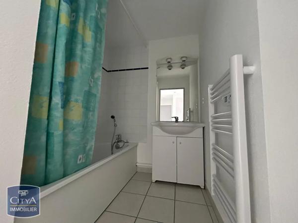 Appartement à louer 3 pièces 60.56m² Belfort (90000)