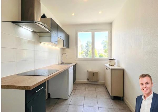 Dpt Finistère (29), A vendre QUIMPER Ouest, Appartement type 3 de 64 m² habitable avec trois balcons - Cave.