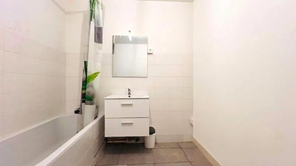 Dpt Finistère (29), A vendre QUIMPER Ouest, Appartement type 3 de 64 m² habitable avec trois balcons - Cave.