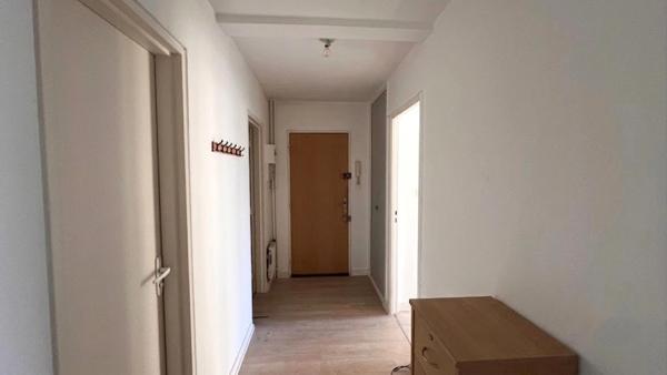Dpt Finistère (29), A vendre QUIMPER Ouest, Appartement type 3 de 64 m² habitable avec trois balcons - Cave.
