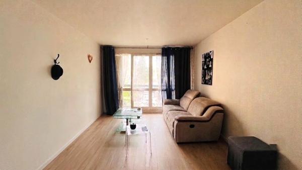 Dpt Finistère (29), A vendre QUIMPER Ouest, Appartement type 3 de 64 m² habitable avec trois balcons - Cave.