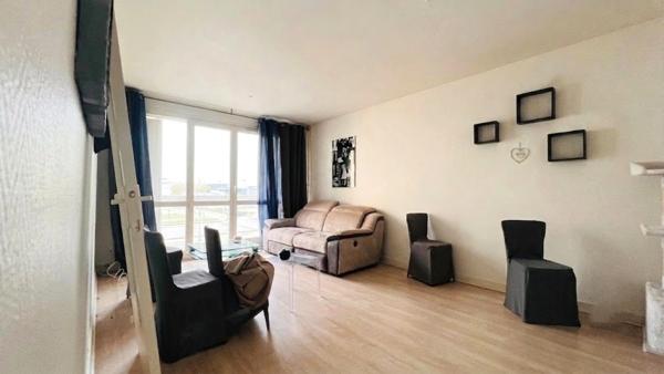 Dpt Finistère (29), A vendre QUIMPER Ouest, Appartement type 3 de 64 m² habitable avec trois balcons - Cave.