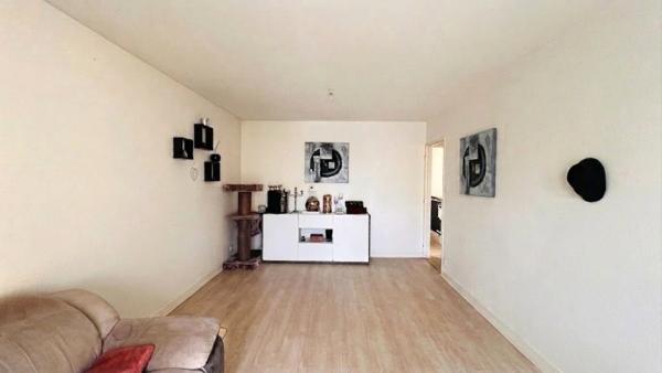 Dpt Finistère (29), A vendre QUIMPER Ouest, Appartement type 3 de 64 m² habitable avec trois balcons - Cave.