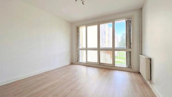 Dpt Finistère (29), A vendre QUIMPER Ouest, Appartement type 3 de 64 m² habitable avec trois balcons - Cave.