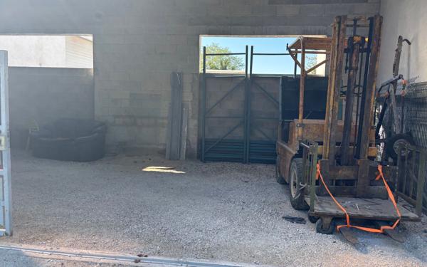 Stationnement à vendre    112 m2 Champs-sur-Yonne