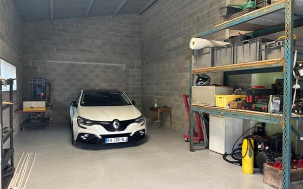 Stationnement à vendre    112 m2 Champs-sur-Yonne