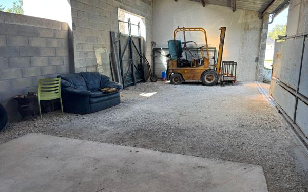 Stationnement à vendre    112 m2 Champs-sur-Yonne