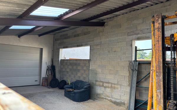 Stationnement à vendre    112 m2 Champs-sur-Yonne