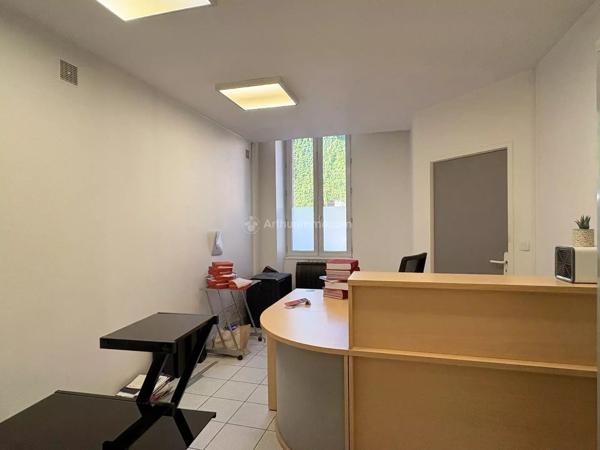 Location                                                      Local commercial
                        
                     4 pièces                      79 m2                     à Gaillac