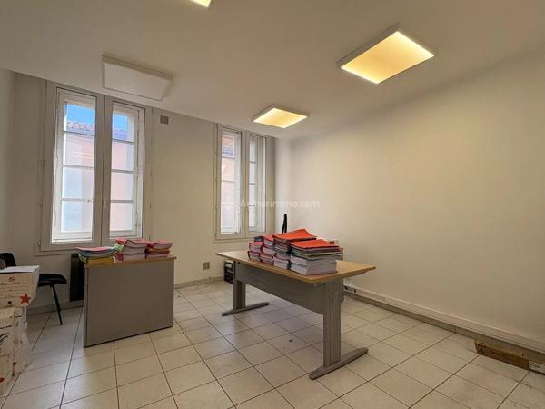 Location                                                      Local commercial
                        
                     4 pièces                      79 m2                     à Gaillac
