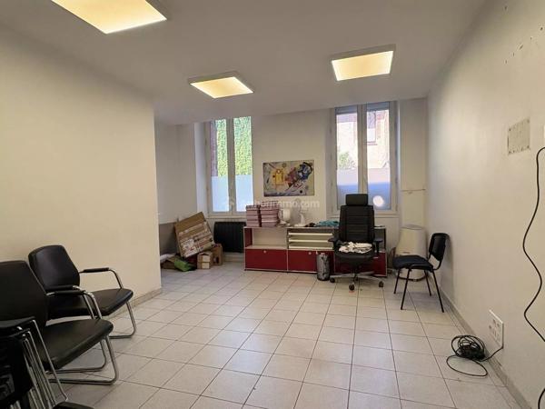 Location                                                      Local commercial
                        
                     4 pièces                      79 m2                     à Gaillac