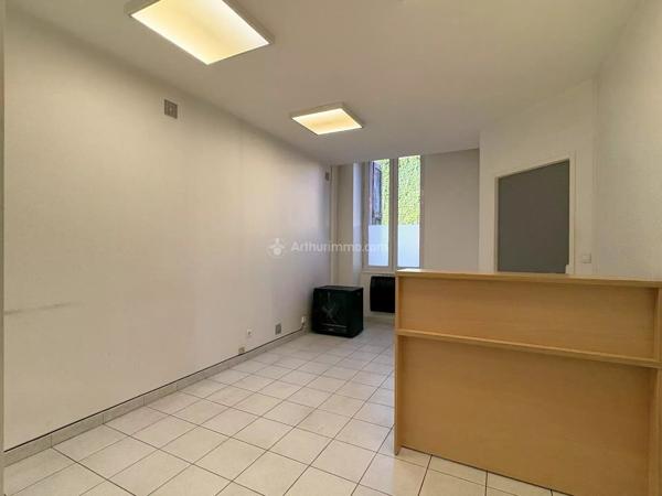 Location                                                      Local commercial
                        
                     4 pièces                      79 m2                     à Gaillac