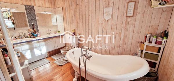 RANCH 182 M2 AVEC PISCINE ET ECURIE A TOURRETTES