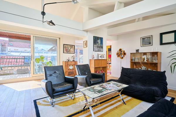 Superbe appartement avec terrasse, parking possible.