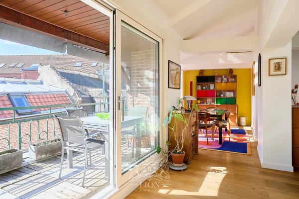 Superbe appartement avec terrasse, parking possible.
