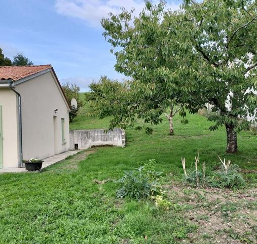 Maison Riberac 3 pièce(s) 90 ; 2 chambres ; terrain 3892 m²