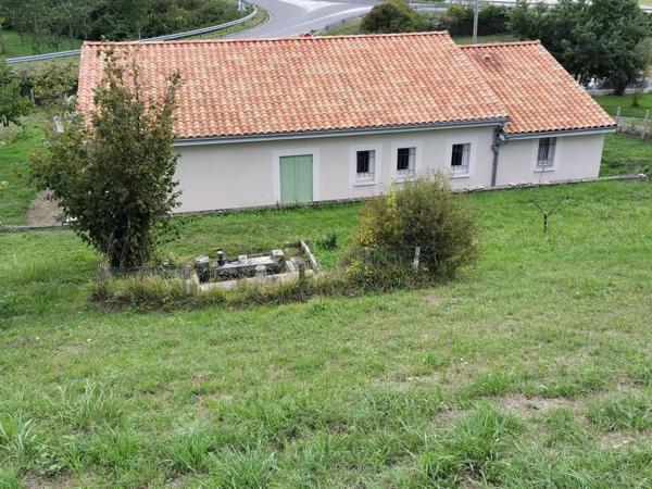 Maison Riberac 3 pièce(s) 90 ; 2 chambres ; terrain 3892 m²