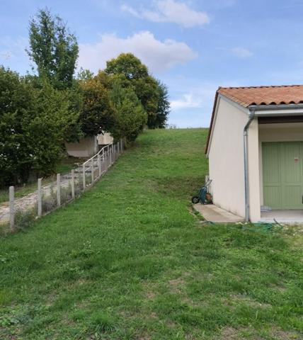 Maison Riberac 3 pièce(s) 90 ; 2 chambres ; terrain 3892 m²