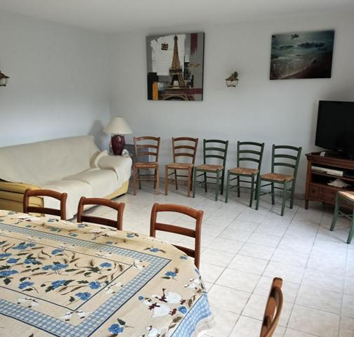 Maison Riberac 3 pièce(s) 90 ; 2 chambres ; terrain 3892 m²