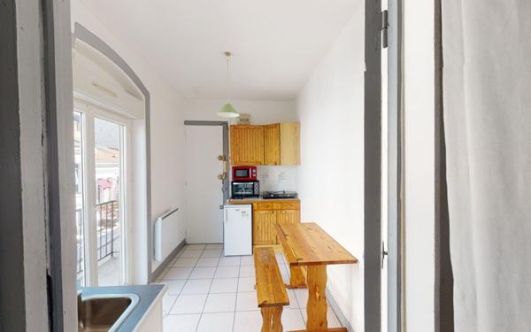 Immeuble à vendre    2 pièces • 160 m2 Saint-Étienne