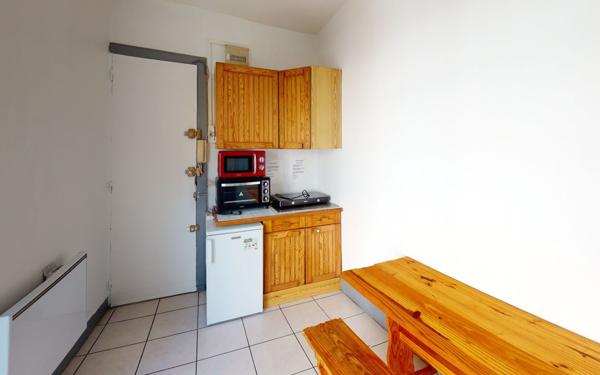 Immeuble à vendre    2 pièces • 160 m2 Saint-Étienne