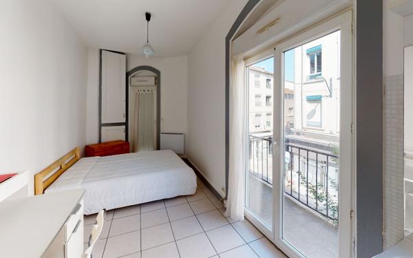 Immeuble à vendre    2 pièces • 160 m2 Saint-Étienne