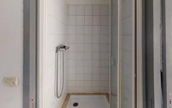 Immeuble à vendre    2 pièces • 160 m2 Saint-Étienne