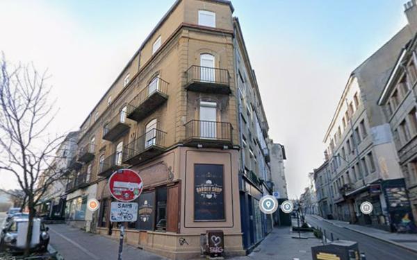 Immeuble à vendre    2 pièces • 160 m2 Saint-Étienne