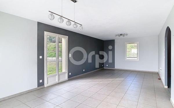 Maison à louer    5 pièces •  Peyrignac