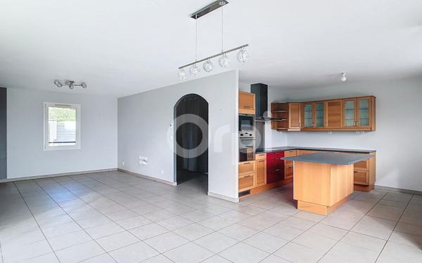 Maison à louer    5 pièces •  Peyrignac