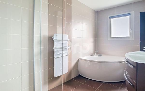 Maison à louer    5 pièces •  Peyrignac