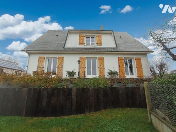 Proximité centre-ville. Pavillon familial rénové récemment (intérieur et extérieur) et comprena...