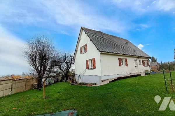 Proximité centre-ville. Pavillon familial rénové récemment (intérieur et extérieur) et comprena...