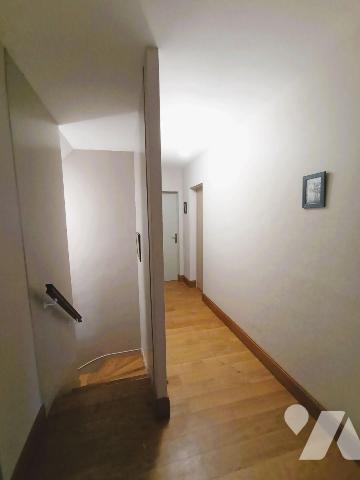 Proximité centre-ville. Pavillon familial rénové récemment (intérieur et extérieur) et comprena...