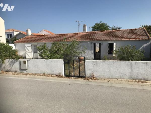 LA GUERINIERE, TRES PROCHE PLAGE, LONGERE A RENOVER