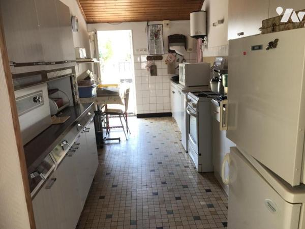 LA GUERINIERE, TRES PROCHE PLAGE, LONGERE A RENOVER