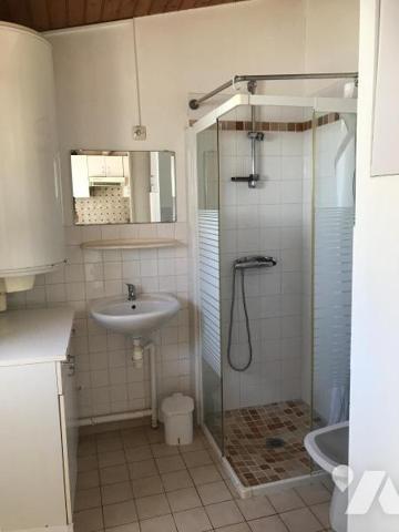 LA GUERINIERE, TRES PROCHE PLAGE, LONGERE A RENOVER