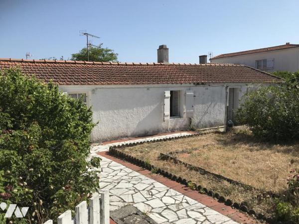 LA GUERINIERE, TRES PROCHE PLAGE, LONGERE A RENOVER