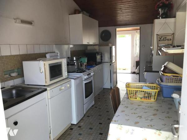 LA GUERINIERE, TRES PROCHE PLAGE, LONGERE A RENOVER