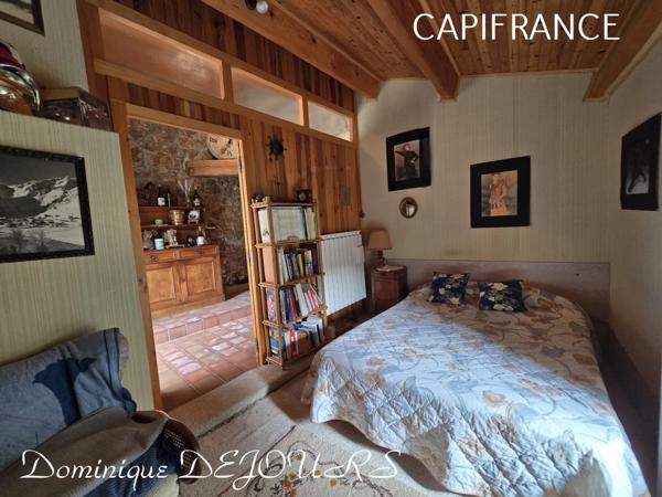 Ardéche, maison en pierres dans un lieu préservé et calme - 137m² habitable - garage - terrain