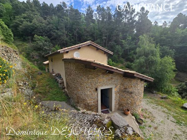 Ardéche, maison en pierres dans un lieu préservé et calme - 137m² habitable - garage - terrain