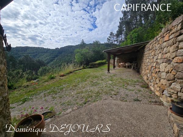 Ardéche, maison en pierres dans un lieu préservé et calme - 137m² habitable - garage - terrain