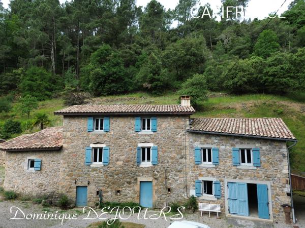 Ardéche, maison en pierres dans un lieu préservé et calme - 137m² habitable - garage - terrain