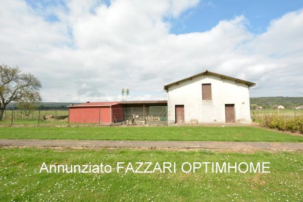 À vendre en exclusivité, proche de la Belgique et du Luxembourg, un beau terrain plat, de 900 à 1000 m² situé à Doulcon (certificat d'urbanisme positif).