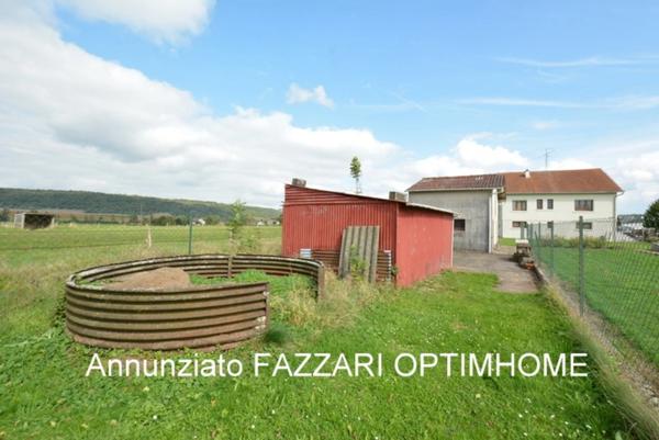 À vendre en exclusivité, proche de la Belgique et du Luxembourg, un beau terrain plat, de 900 à 1000 m² situé à Doulcon (certificat d'urbanisme positif).