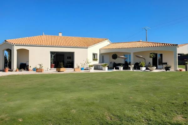 Maison à vendre 6 pièces proche de BORDS (17)